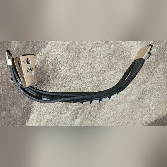 Romance Magnetic Snap Bracelet, leather - Picture 2 of 2